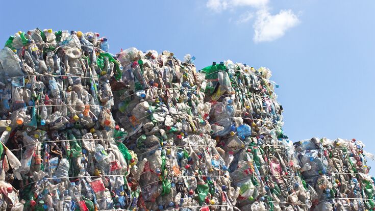 © gavran333/stock.adobe.com trade (2), blue, colorful, shredder, storage, resource, plant, sky, garbage, center, outdoors