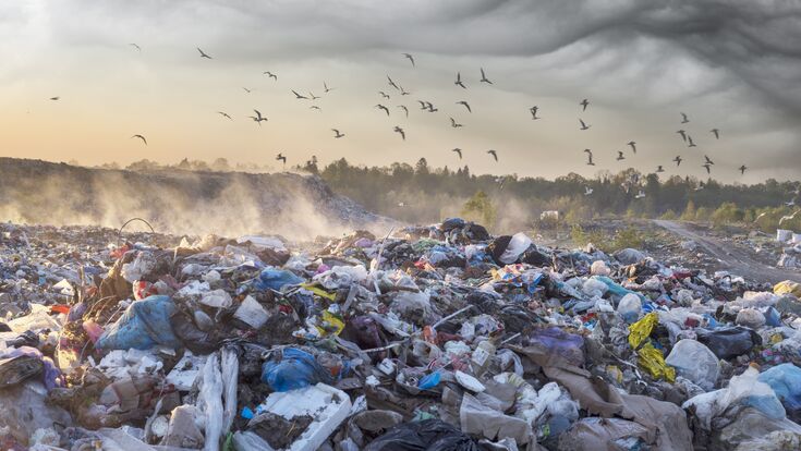 © panaramka/stock.adobe.com destruction, catastrophe, beauty, poison, landfill, trouble, evaporation, smoke, resource, bag, plastic, landfill, waste, waste management