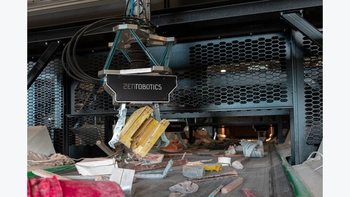 Zen Robotics HP picking plastic