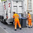 müllabfuhr, müllmann, müll, müllauto, müllfahrzeug, müllentsorgung, abfallentsorgung, müllgebühren, papiermüll, mülleimer, mülltonne, mülltransporter, müllwagen, abfall, abfalleimer, pappe, tonne, uniform, schutzkleidung, dreck, recycling, stadtwerke, abfallwerker, umweltschutz, umwelt, biomüll, papier, entsorgung, müllkosten, arbeit, arbeiter, entsorgen, wegwerfen, transporter, abfallwagen, müllunternehmen, abfallunternehmen, orange, müllwerker, lkw, säubern, stadt, aufräumen, wegschmeißen, entrümpeln, auto, sperrmüll, restmüll