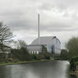 Haus, Schornstein, graue Wolken