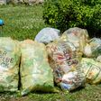 gelber sack, plastik, müll, plastikflaschen, dosen, gelb, entsorgung, abfall, unrat, papier, hydrant, umwelt, becher, styropor, verpackungen, tuben, milchkartons, kunststoffe