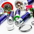 batterie, batterien, knopfzellen, energie, strom, akku, technik, elektro, elektrizität, verschiedene, auswahl, knopfbatterien, recycling, akkus, wiederverwertbar, aufladen, elektrizität, volt, spannung, geräte, verbrauch, effizienz, energiekosten, einsparen, hauhalt, haushaltsgeräte, energiekosten
