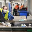 Sampling in hand sorting cabin En EWA Stadler