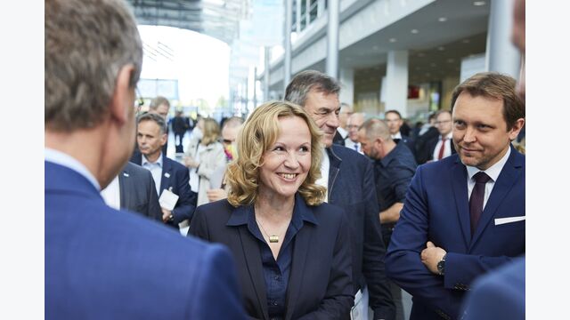 Eingang, Geschäftsführung, Cumuluspresseseitenasset, Eingänge, IFAT, Nature Conservation, Nuclear Safety and Consumer Protection), Stefan Rummel (Managing Director Messe München GmbH), Steffi Lemke (Federal Minister for the Environment, entrance west, Adult, Blazer, Coat, Female, Jacket, Male, Man, Person, Woman, Wristwatch