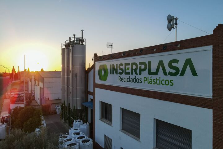 Founded by two childhood friends INSERPLASA is now synonymous with innovative plastics recycling in Spain