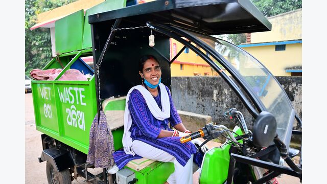 Sasmita, municipal waste worker, collecting two source separated waste fractions (dry waste and wet waste)