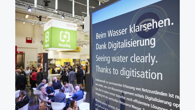 Ausstellungsbereich, Kommunikation, Messe/Ausstellung, A6.251/350, Abfall & Sekundärrohstoffe, Cumuluspresseseitenasset, IFAT Munich, Remondis, Sewage, Trade Fair Center Messe München, Wasser & Abwasser, Waste and Raw Materials Management, Water resources, Web, World's Leading Trade Fair for Water, recycling, Advertisement, Airport, Person