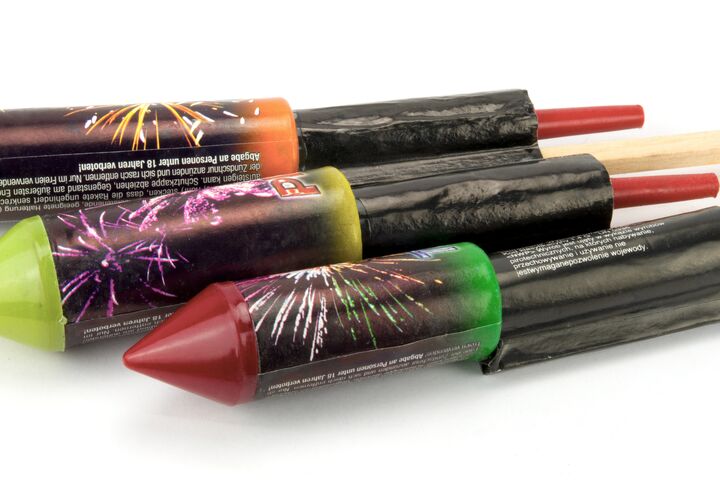 silvesterrakete, silvesterraketen, rakete, raketen, silvester, feuerwerk, feuerwerkskörper, pyrotechnik, feier, fest, isoliert, freigestellt, jahreswechsel, knaller, party, silvesterknaller, silvesterkracher, feuerwerksrakete, feuerwerksraketen, neujahr, schießen, silvesterparty, explosiv, feiern, sylvester, symbol, symbolisch, postkarte, silvesternacht, silvesterfeier, jahresende, illustration, illustriert, konzept, silvesterkarte, grusskarte, grußkarte, neujahrskarte, guten, rutsch, karte, neues, jahr, frohes, freisteller, sortiment, silvesterfeuerwerk, silvestergruß, silvestergrüße, silvestergruss