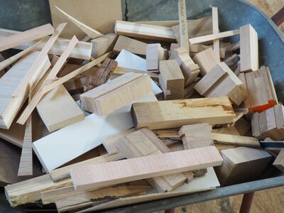 Untreated residual wood and old wood generated during production is fed into the furnace and used for heating.