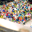 The efficient shredding and cleaning of used plastics is an important process step in chemical recycling.