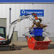 The material can be loaded using a wheel loader or a crane – with the appropriate elevation, the material can even be loaded by hand.