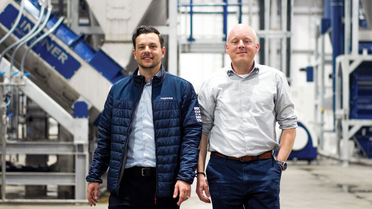 Innovating the standards in plastics recycling – this is the declared goal of the cooperation between Lindner Washtech and EREMA. Through targeted process optimisations along the entire value chain, the partners are setting new benchmarks in efficiency and recycling quality.

In the photo (from left to right): Marcel Willberg, Sales Director at Lindner Washtech, and Clemens Kitzberger, Business Development Manager Application Post Consumer at EREMA Group.