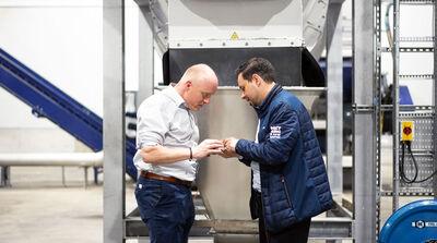 Cleanly washed flakes as an essential intermediate step in the process-optimised and energy-efficient recycling of post-consumer plastics into high-quality pellets.

In the photo (from left to right): Clemens Kitzberger, Business Development Manager Application Post Consumer at EREMA Group, and Marcel Willberg, Head of Sales at Lindner Washtech.