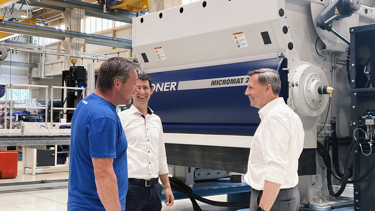 Lindner’s Micromat series is established globally as a reliable solution for shredding plastics. The fourth-generation Micromat has built on the proven strengths of Series 3, with added upgrades that improve both maintenance and productivity. A new drive concept is at the heart of the new series boasting efficiency above 97 % and a flexibly configurable blade system.