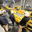 Technical discussions and live demonstrations during a guided tour of the STEINERT Test & Development Center.