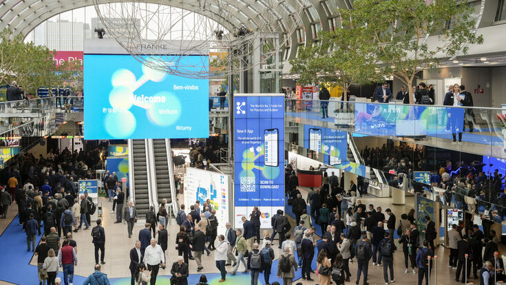 Die Kunststoff- und Kautschukbranche präsentiert ihr komplettes Leistungsspektrum und die ganze Vielfalt innovativer Anwendungen auf ihrer weltweit wichtigsten Messe, der K 2025, die vom 8. bis 15. Oktober in Düsseldorf stattfindet. 3,257 Aussteller aus allen Kontinenten (66 Länder) stellen ihre neuesten Entwicklungen vor. Die Netto-Ausstellungsfläche liegt bei 177.667 Quadratmetern, alle Hallen inklusive Flächen im Freigelände sind komplett ausgebucht. Unter dem Motto ?The Power of Plastics! Green ? Smart ? Responsible? setzt die K 2025 klare Akzente: Kunststoffe als unverzichtbare Innovationstreiber ? nachhaltig, intelligent und verantwortungsbewusst. | At K 2025, the most important trade fair worldwide from 8 to 15 October, the plastics and rubber industries present their entire performance spectrum and the whole diversity of innovative applications. 3.257 exhibitors from all continents (66 countries) introduce their latest development. The net exhibition area is 177.667 square metres, all halls, including spaces in the outdoor areas, are fully booked. With its motto ?The Power of Plastics! Green ? Smart ? Responsible?, K 2025 makes a strong statement: plastics as indispensable drivers of innovation ? sustainable, smart and responsible.