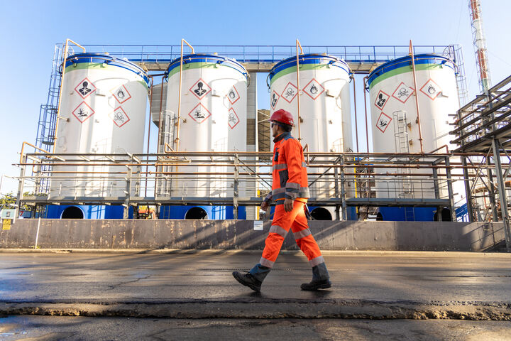 : Veolia is investing over USD 300 million in North American infrastructure and deploying Drop® across 20 European facilities, targeting EUR 1 billion in micropollutants revenue by 2030.