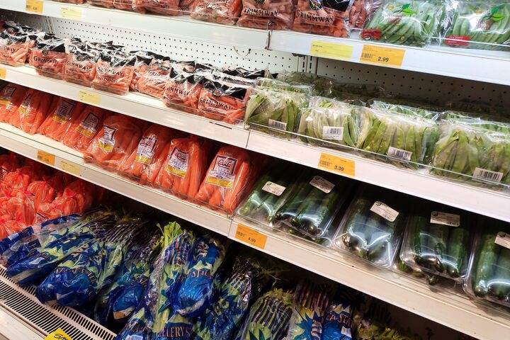 vegetable, pack, plastic, container, wrap, price, tag, sale, cool, chiller, rack, supermarket, customer, salad, tomato, carrot, business, mart, sell, packaging, nutrition, buy, plastic wrap food, fresh vegetables, retail, organic, natural, transparent, purchase, fridge, compartment, preserve, freezer, box, cold, storage, freshness, inside, raw, fruit, close-up, healthy, fresh, product, shelf, grocery, market, shop, store, food