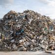 The input challenge: mixed C&D waste containing concrete, brick, wood, plastics and insulation arrives at SORTAG for sensor-based sorting into recyclable fractions.