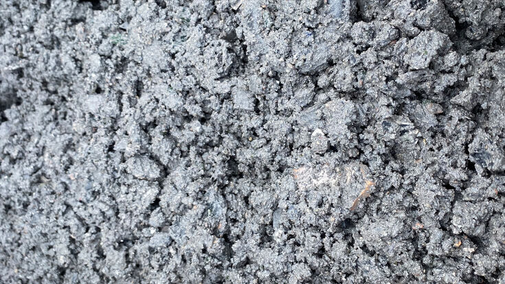 As the ash comes out of the waste incineration plants in wet condition, many processes rely on several weeks of drying – with IRRT, this cost-intensive process is replaced by dynamic carbonation in a drying drum.