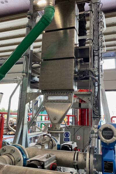 The innovative ReUST high-frequency cleaning system works by means of sonofragmentation, in which unstable particles are blasted off.