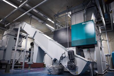 At the heart of the installation is the VIZ 1300 single-shaft shredder. The new system processes up to 2.4 tonnes of material per hour, compared with 800 kilograms under the previous installation.