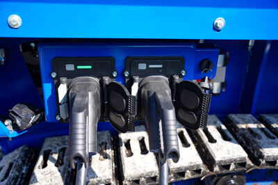 The all-electric Eggersmann BACKHUS ALPHA 55 utilises high-voltage tech-nology to reduce charging times – enabling a particularly high daily out-put.