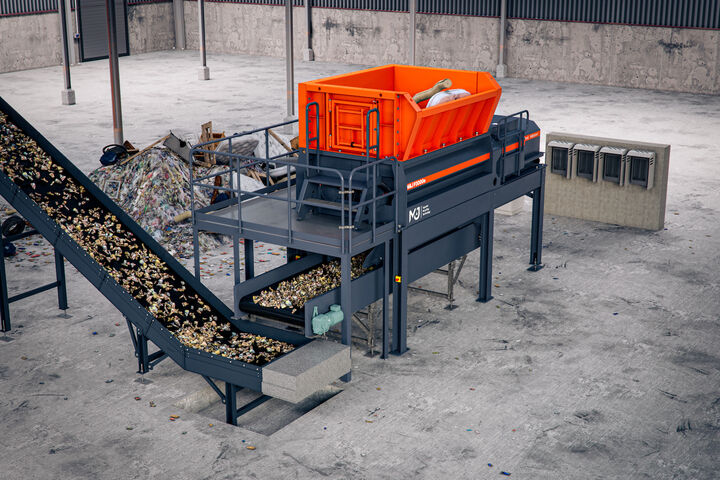 MJ P3000e With Conveyor Platform 02