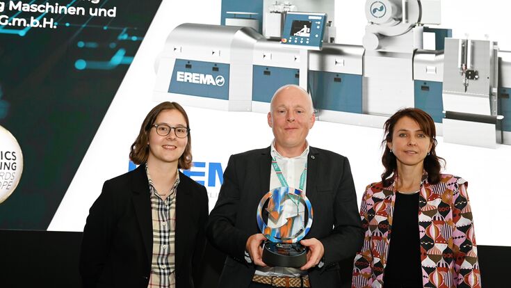 Award ceremony at the Plastics Recycling Show Europe 2026 in Amsterdam: Clemens Kitzberger (centre), Business Development Manager Post Consumer at the EREMA Group, accepted the Plastics Recycling Award Europe 2026 for the VOLEX technology. Left: Beatriz Santos (Crain Communications). Right: Emilia Tarlowska (Plastics Recyclers Europe).