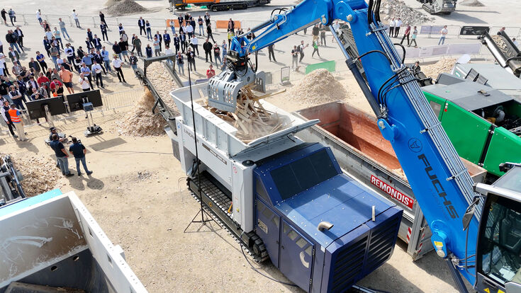 The Merak 2800 DT sees Lindner Recyclingtech launch the first diesel-driven mobile single-shaft shredder in its class. The 100% diesel-driven system allows for completely off-grid operation and maximum flexibility at job sites.