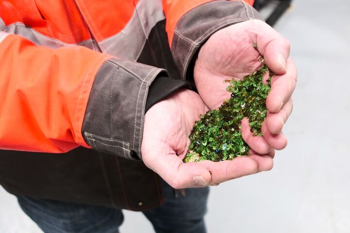 The sorting result: pure green and brown glass, also referred to internally as “Gramber”.