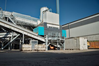 The VEZ 3200 is equipped with two HiTorc direct drives to ensure precise control of the particle size of the output material.